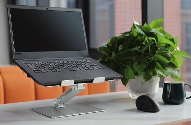 migliori supporti per laptop Amazon Basics DS-ALS001